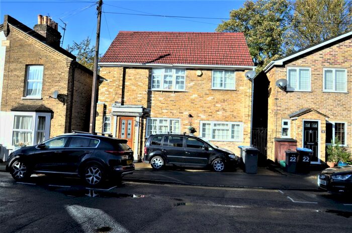 4 Bedroom Detached House To Rent In Farmers Road, Staines-Upon-Thames, TW18