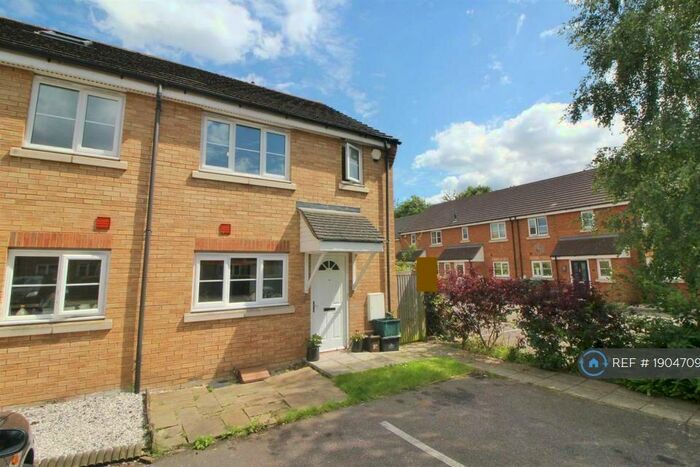 3 Bedroom Semi-Detached House To Rent In Huron Road, Broxbourne, EN10