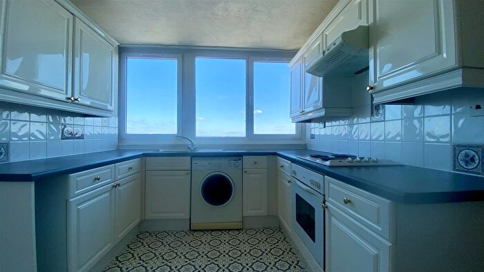 2 Bedroom Flat To Rent In Kenilworth Court, Coventry, CV3