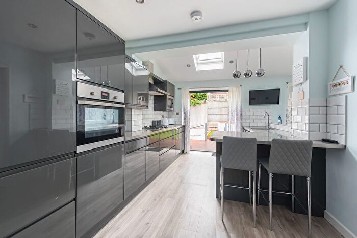 3 Bedroom Semi-Detached House For Sale In York Way, Sandhurst, GU47