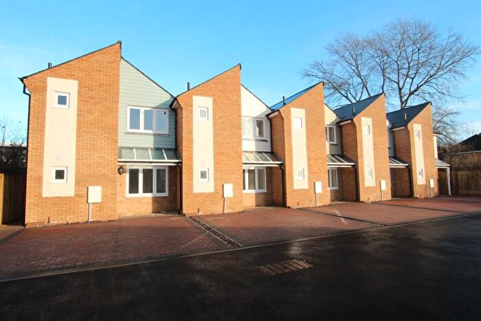 3 Bedroom Semi Detached House To Rent In Jacobs Green, Guildford, GU1