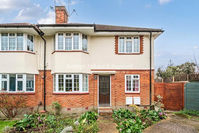 2 Bedroom Flat For Sale In Dorchester Court, Southgate, London, N14