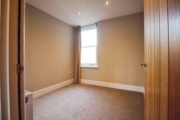 1 Bedroom Flat To Rent In Silver Street, Enfield, EN1
