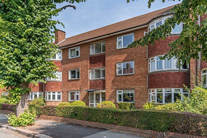 2 Bedroom Flat For Sale In Brunswick Road, Ealing, London, W5