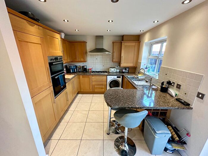 4 Bedroom House To Rent In Main Street, Methley, LS26