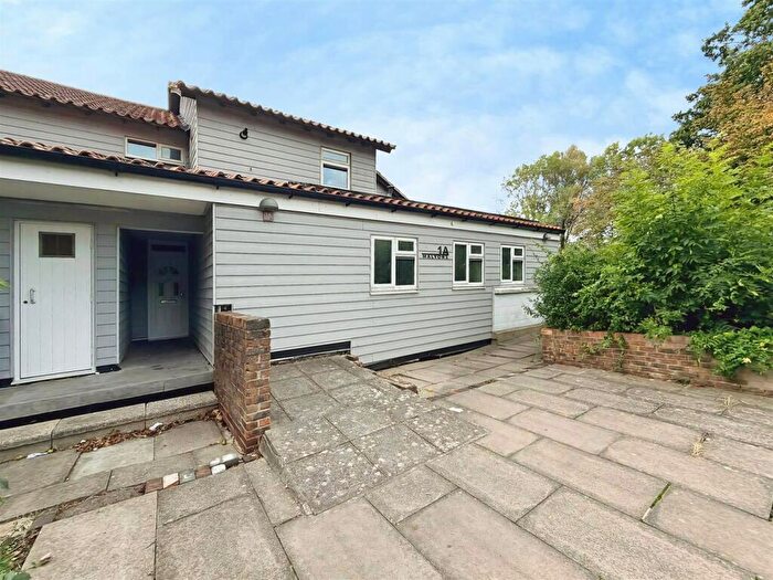 1 Bedroom Apartment For Sale In Delvins, Basildon, Essex, SS13