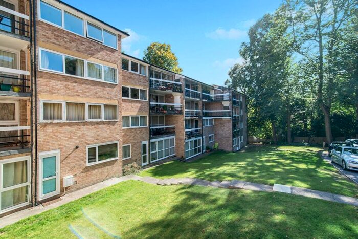 3 Bedroom Flat To Rent In Northlands Drive, Winchester, SO23