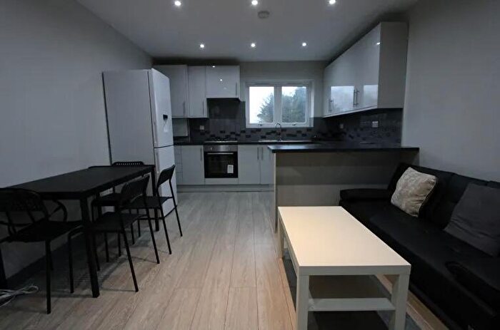 2 Bedroom Flat To Rent In Langley Park Road, Sutton, London, SM2