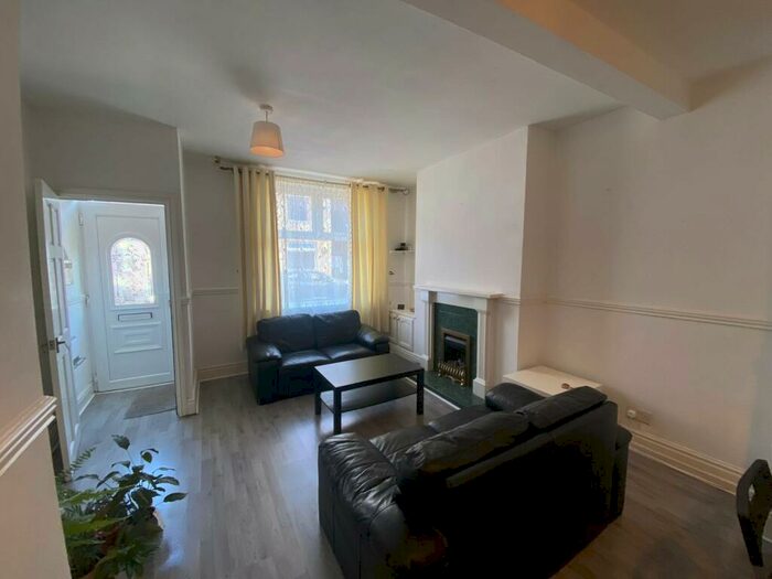 2 Bedroom House To Rent In Grantham St, L6