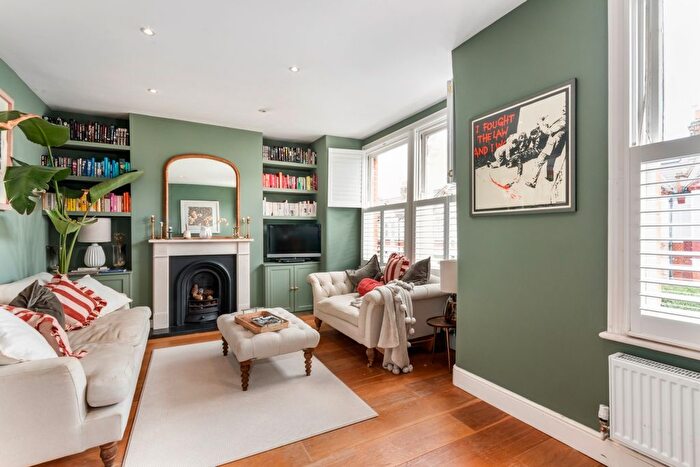 3 Bedroom Maisonette To Rent In Penwith Road, Southfields, SW18