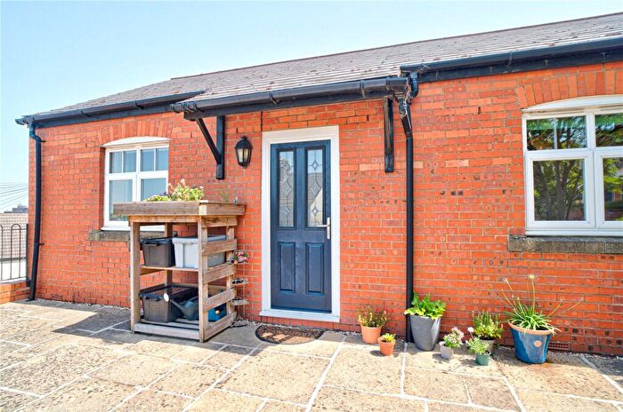 2 Bedroom Maisonette To Rent In Dixon Street, Swindon, Wiltshire, SN1