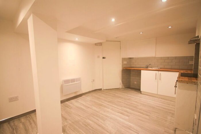 3 Bedroom Flat To Rent In Station Street, Sittingbourne, ME10