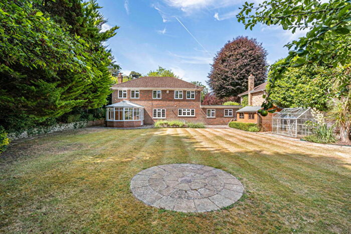 4 Bedroom Detached House For Sale In Hillier Road, Guildford, GU1