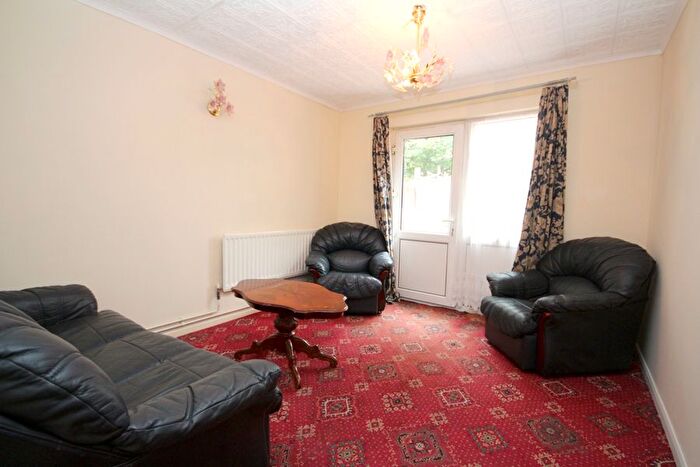 3 Bedroom Terraced House To Rent In Barry Road, Stonebridge Park, London, NW10