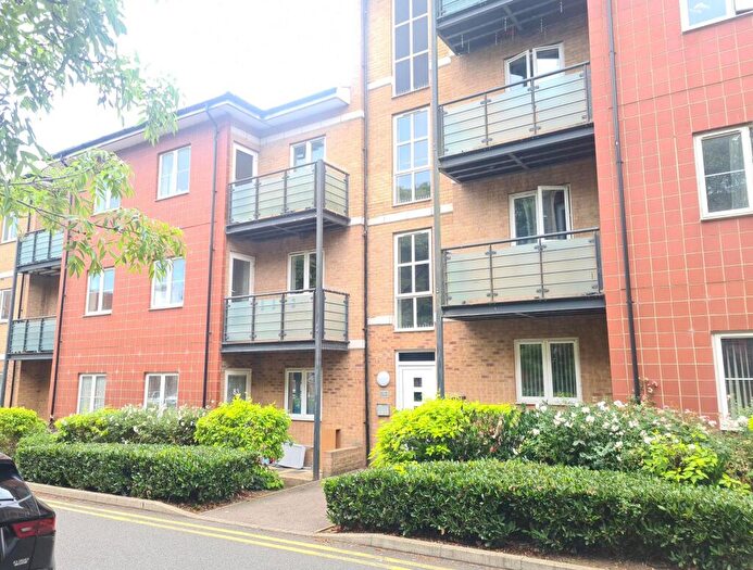 2 Bedroom Flat To Rent In The Parklands, LU5
