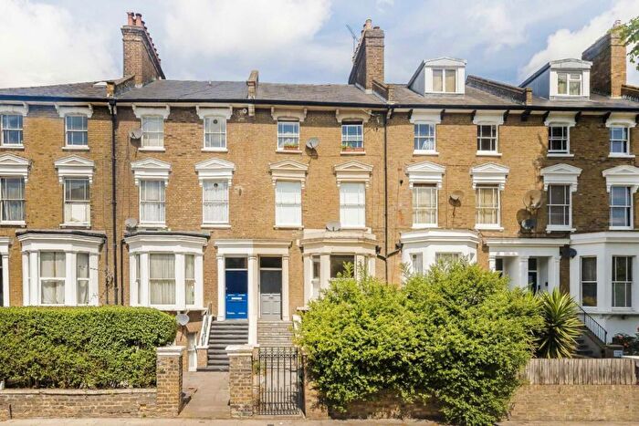 Flat To Rent In Tollington Park, London, N4