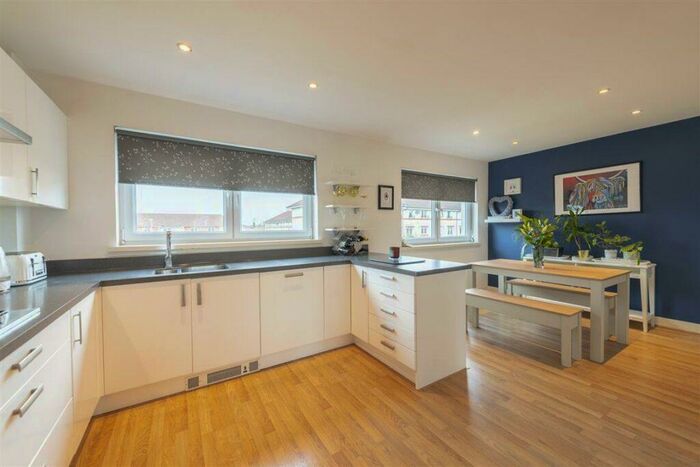 4 Bedroom Town House For Sale In Morven Drive, Clarkston, G76