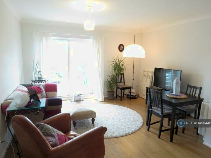 2 Bedroom Flat To Rent In Theresa's Walk, South Croydon, CR2