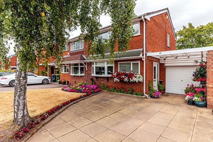 3 Bedroom Semi Detached House For Sale In Stonehouse Avenue, Willenhall, WV13