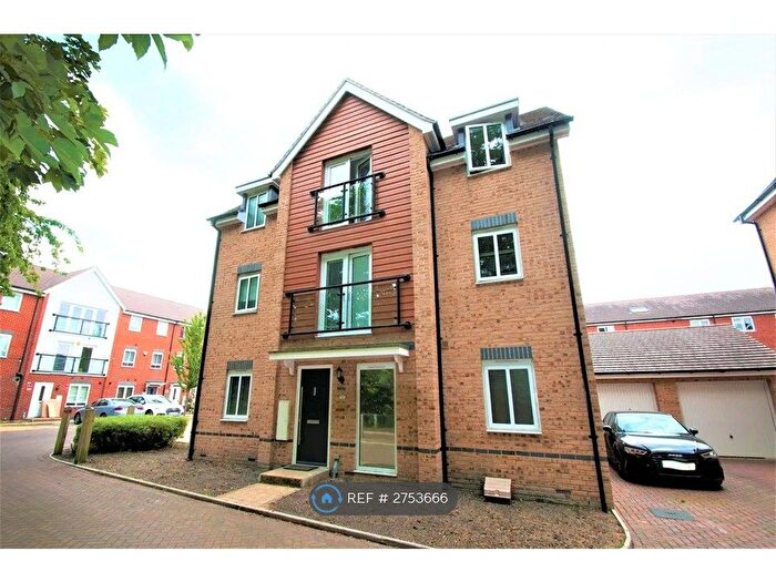 5 Bedroom Detached House To Rent In Edgeworth Close, Slough, SL3