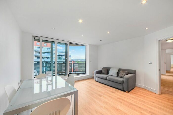 2 Bedroom Flat For Sale In Wards Wharf Approach, London, E16