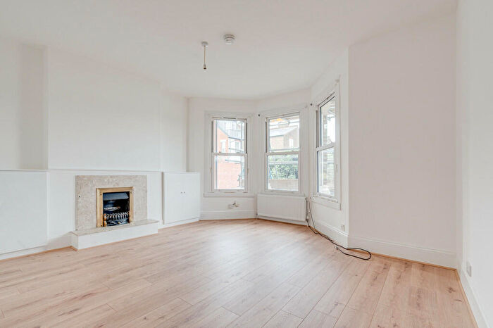 3 Bedroom Apartment To Rent In Elm Grove, Crouch End, London, N8