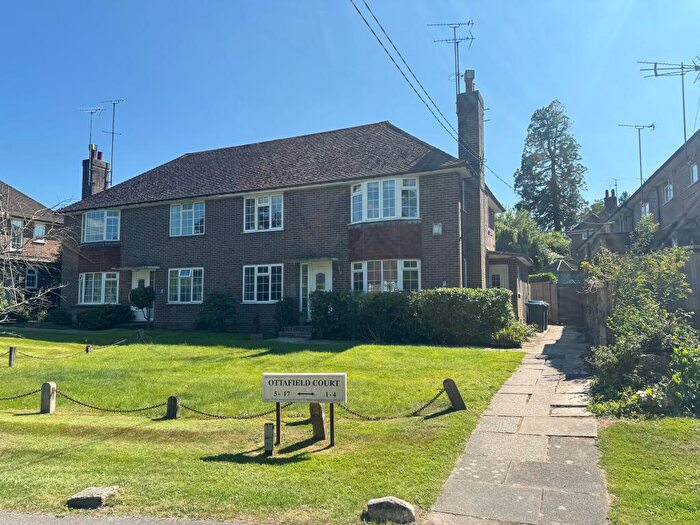 2 Bedroom Flat To Rent In Greenways, Haywards Heath, RH16