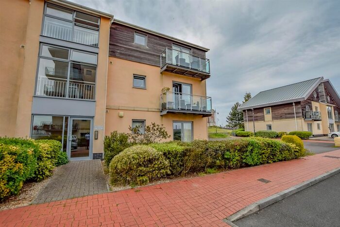 2 Bedroom Flat To Rent In Cei Dafydd, Barry, CF63