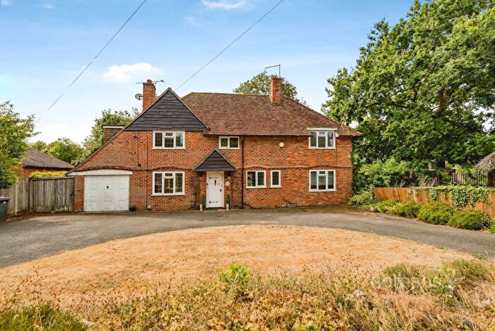 4 Bedroom Detached House To Rent In Thicket Grove, Maidenhead, SL6