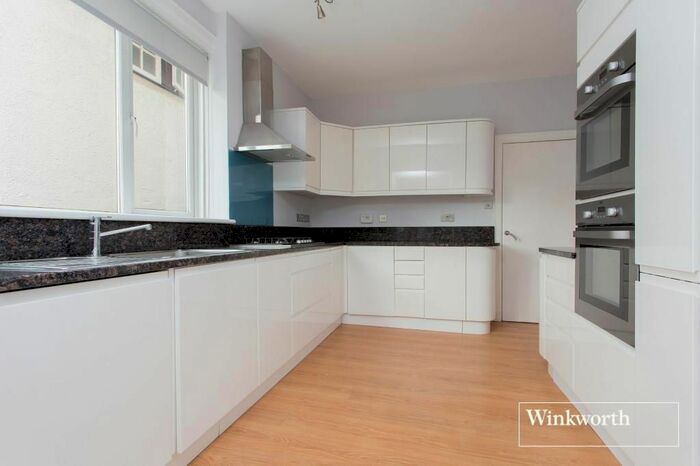 4 Bedroom Semi-Detached House To Rent In Dunstan Road, London, NW11
