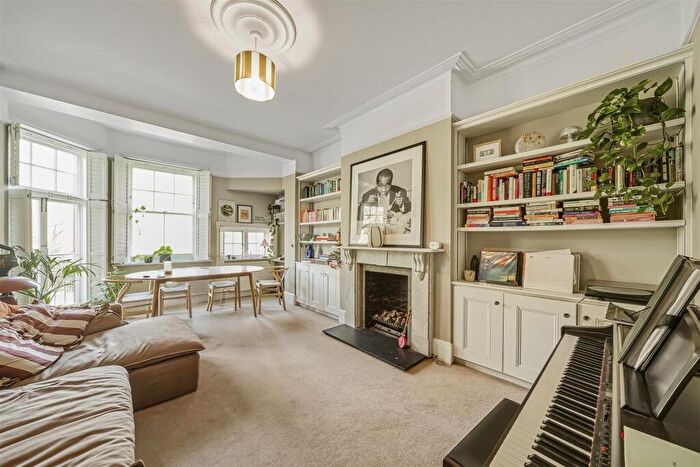 2 Bedroom Flat For Sale In Primrose Mansion, Prince Of Wales Drive, SW11