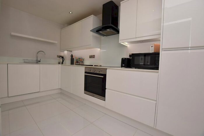 2 Bedroom Flat To Rent In Bramble Mews, Leeds, West Yorkshire LS17