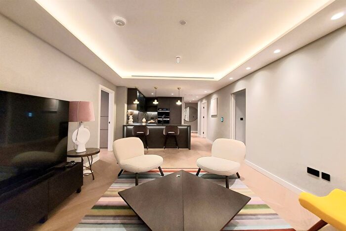 3 Bedroom Flat To Rent In Cleveland Street, London, W1T