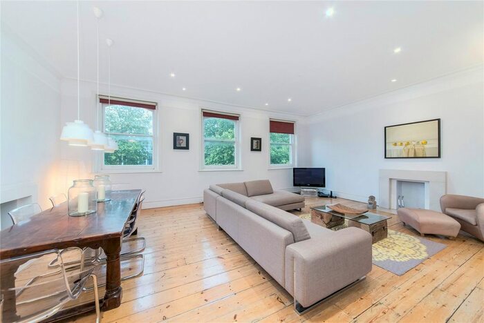 3 Bedroom Flat To Rent In Coleherne Mansions, - Old Brompton Road, Earl's Court, London, SW5