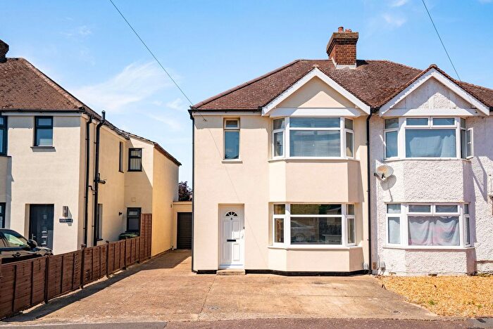 3 Bedroom Semi-detached House For Sale In The Westering, Cambridge, CB5