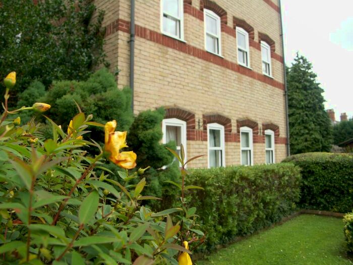 2 Bedroom Flat To Rent In Flat, Bridge Street, Thrapston, Kettering, NN14