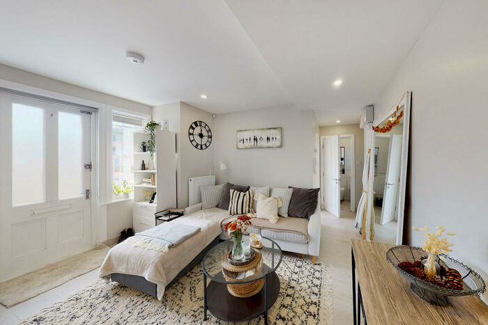 1 Bedroom Flat To Rent In Tollington Park, London, N4