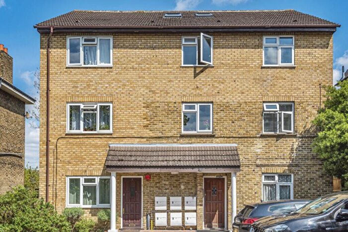 2 Bedroom Maisonette To Rent In Burnt Ash Hill, London, SE12