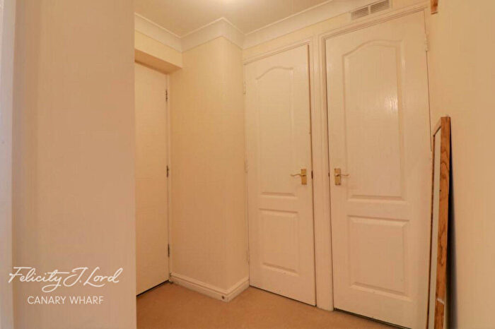 2 Bedroom Apartment To Rent In Schooner Close, London, E14