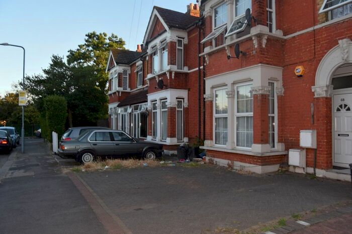 2 Bedroom Flat To Rent In Airthrie Road, Goodmayes, Ilford, IG3