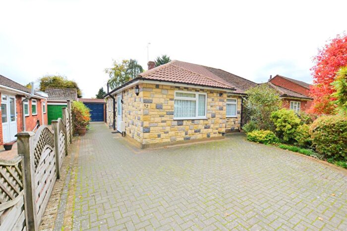 2 Bedroom Semi-Detached Bungalow For Sale In Pooleys Lane, Welham Green, AL9