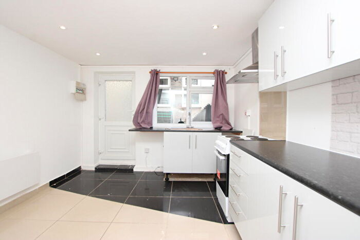 1 Bedroom Flat To Rent In Bath Road, Kettering, North Northamptonshire, NN16