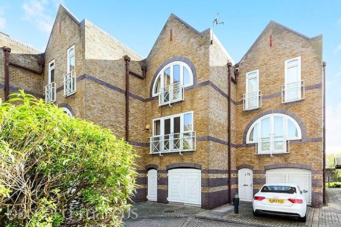 3 Bedroom Property To Rent In Eleanor Close, London, SE16