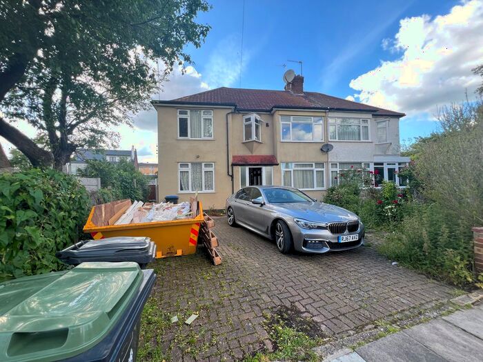 5 Bedroom Semi-Detached House To Rent In Woodcote Close, Enfield, EN3