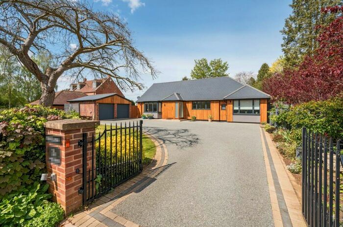 4 Bedroom Detached Bungalow To Rent In Main Road, Biddenham, MK40