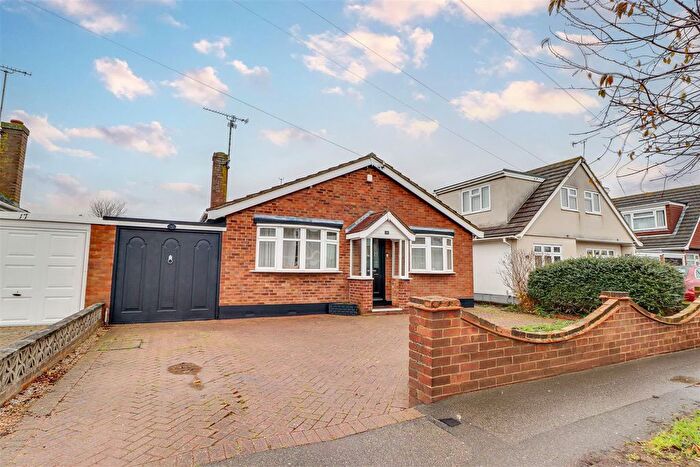 3 Bedroom Detached Bungalow For Sale In Meadway, Canvey Island, SS8