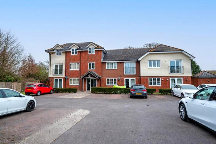 2 Bedroom Flat For Sale In Hambledon Road, Waterlooville, PO7