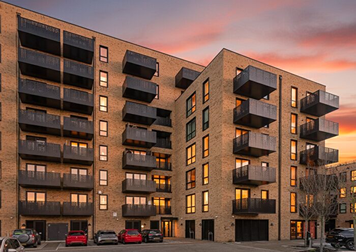 1 Bedroom Flat For Sale In Sarsen House, Hanwell Square, Hanwell, London, W7