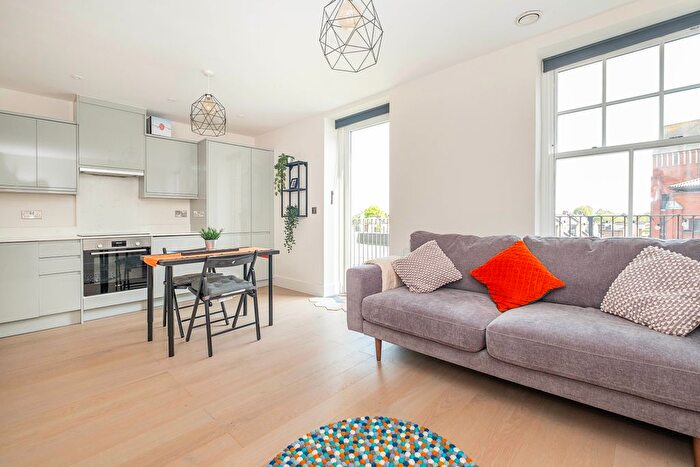 2 Bedroom Flat For Sale In The Broadway, Ealing, W5