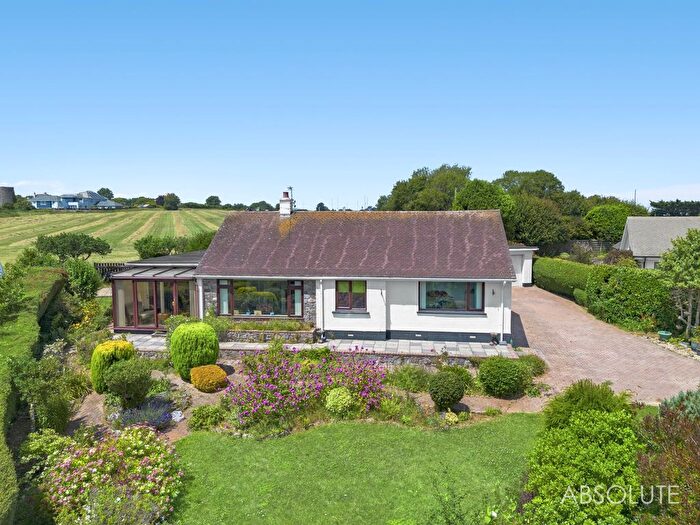 4 Bedroom Detached Bungalow For Sale In Manor Vale Road, Galmpton, TQ5